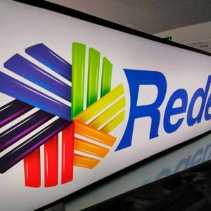 caja de luz con cara en acrílico