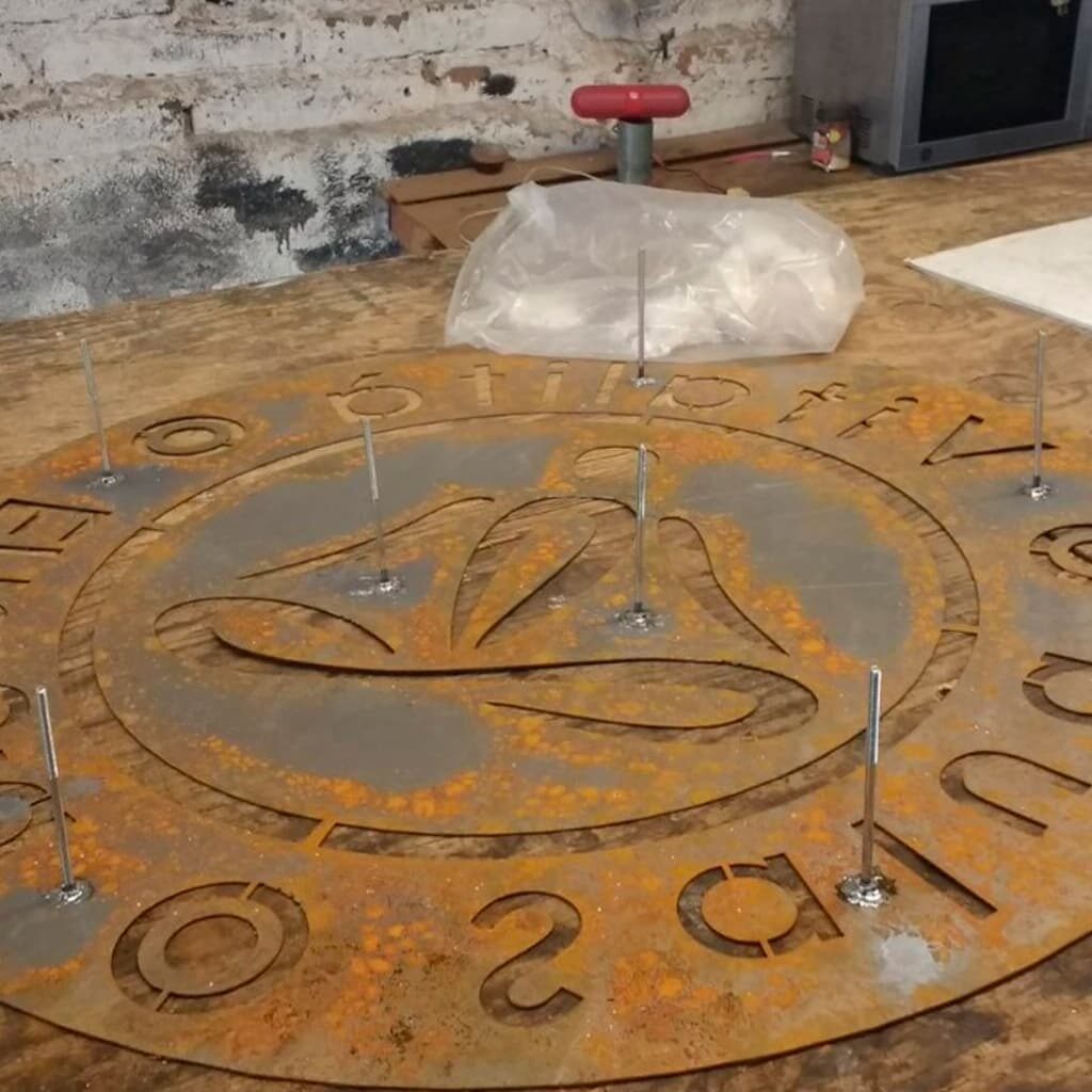 placa de metal con acabado oxido