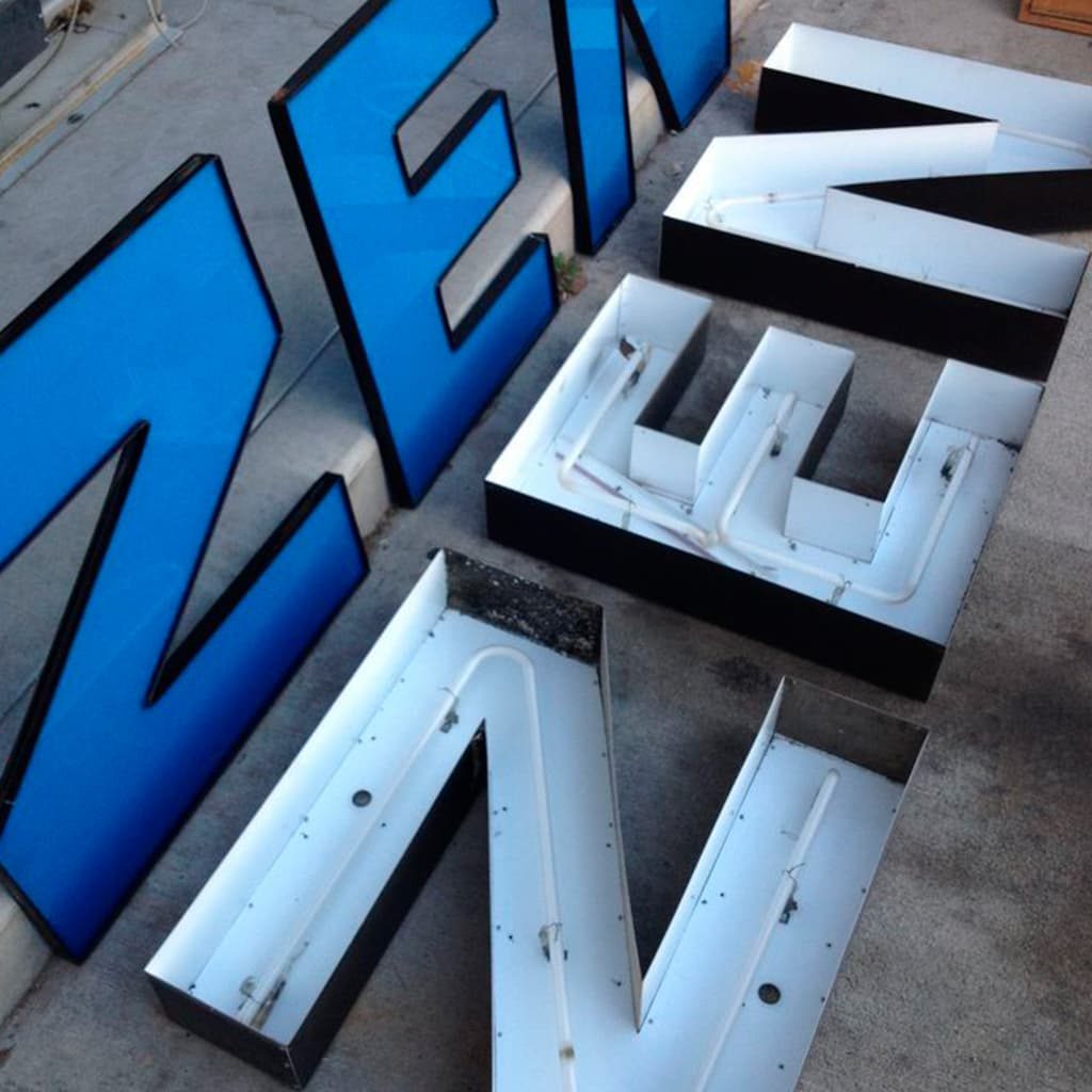 letras metálicas en aluminio cara de acrilico traslucido e iluminación led interna letras 3d corporativas para fachada Channel leter