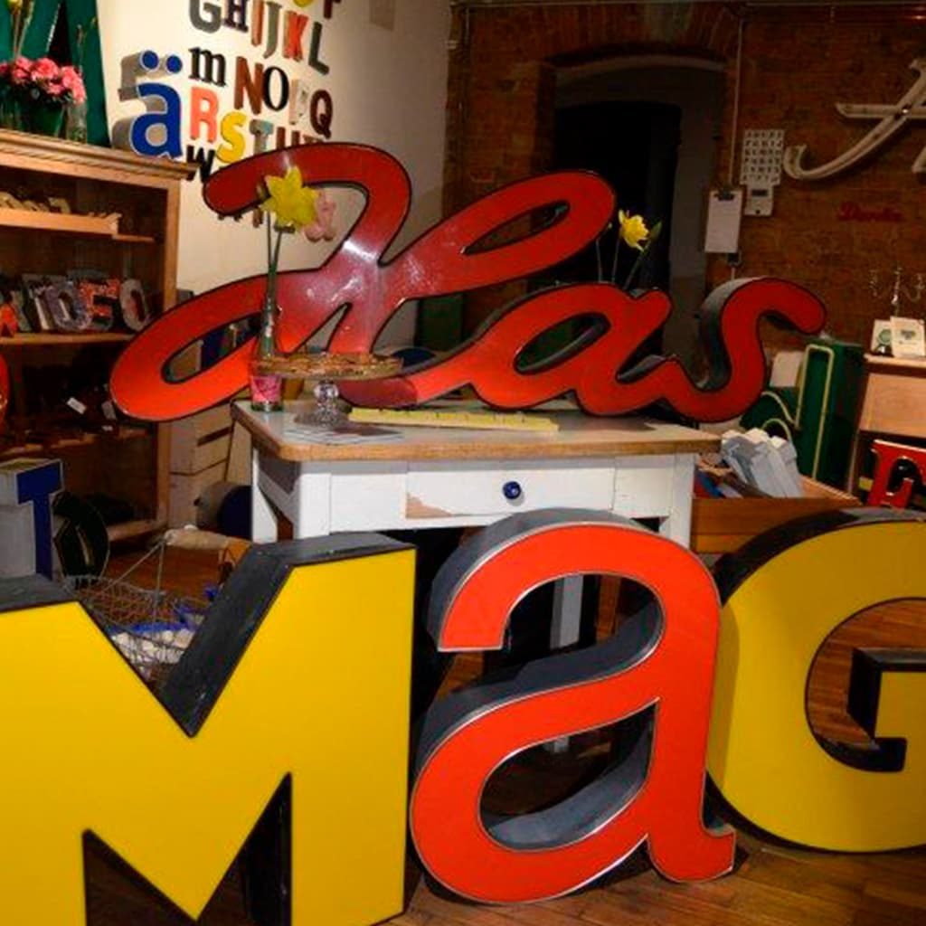 letras metálicas en aluminio cara de acrilico traslucido e iluminación led interna letras 3d corporativas para fachada Channel leter